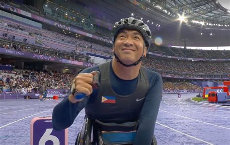 Wheelchair racer Jerrold Mangliwan advances to finals.